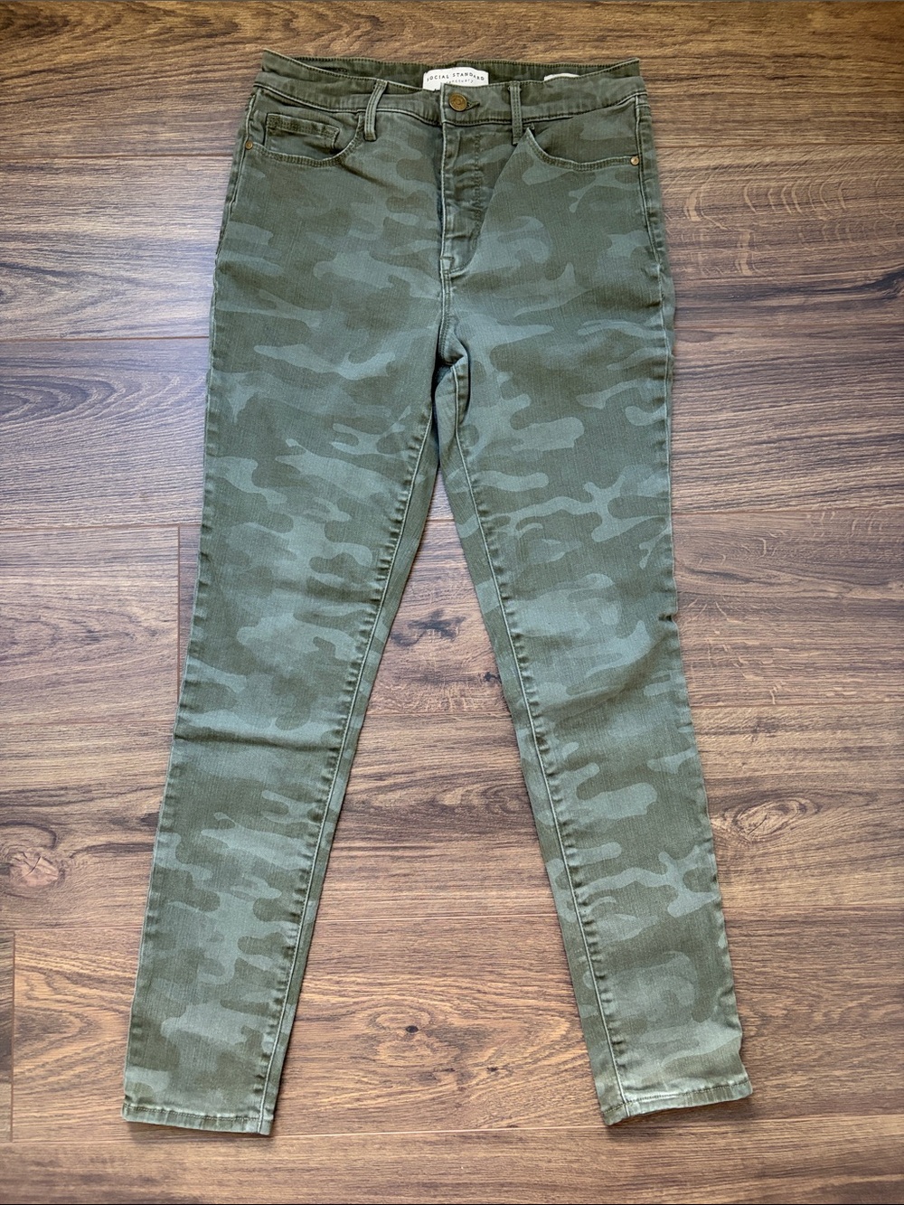 High-Rise Skinny Camo Jeans in Olive Green - Size 6